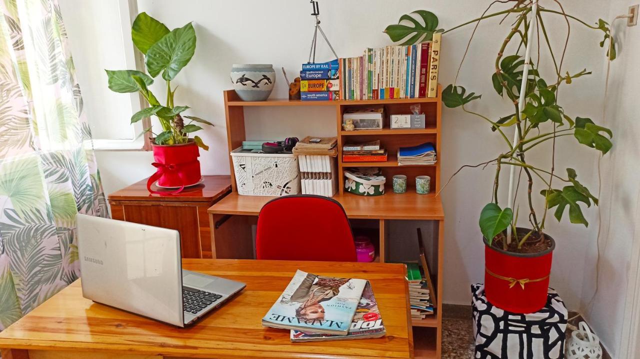 Cozy Room In Quiet Neighbourhood Атина Екстериор снимка